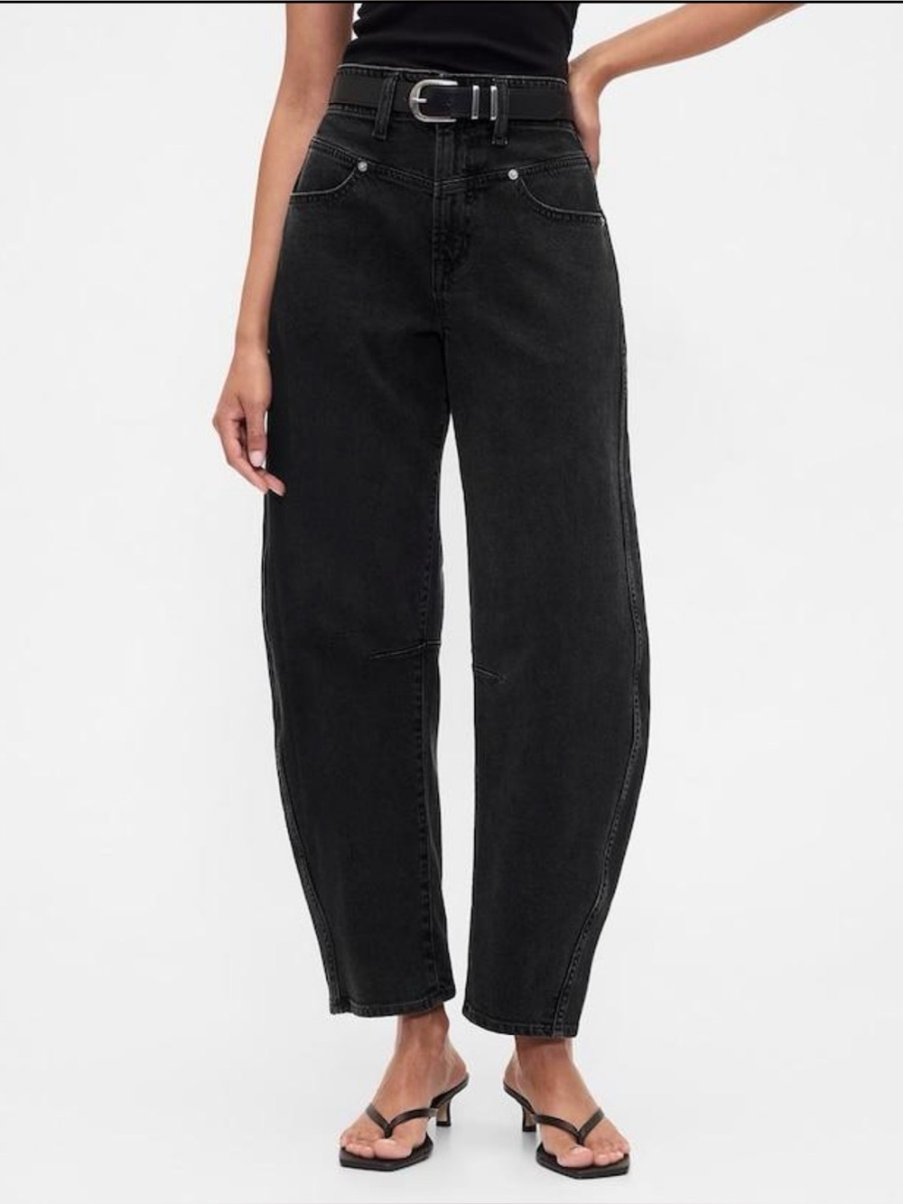 GAP Woman’s Barrel Leg Black Washed Jeans